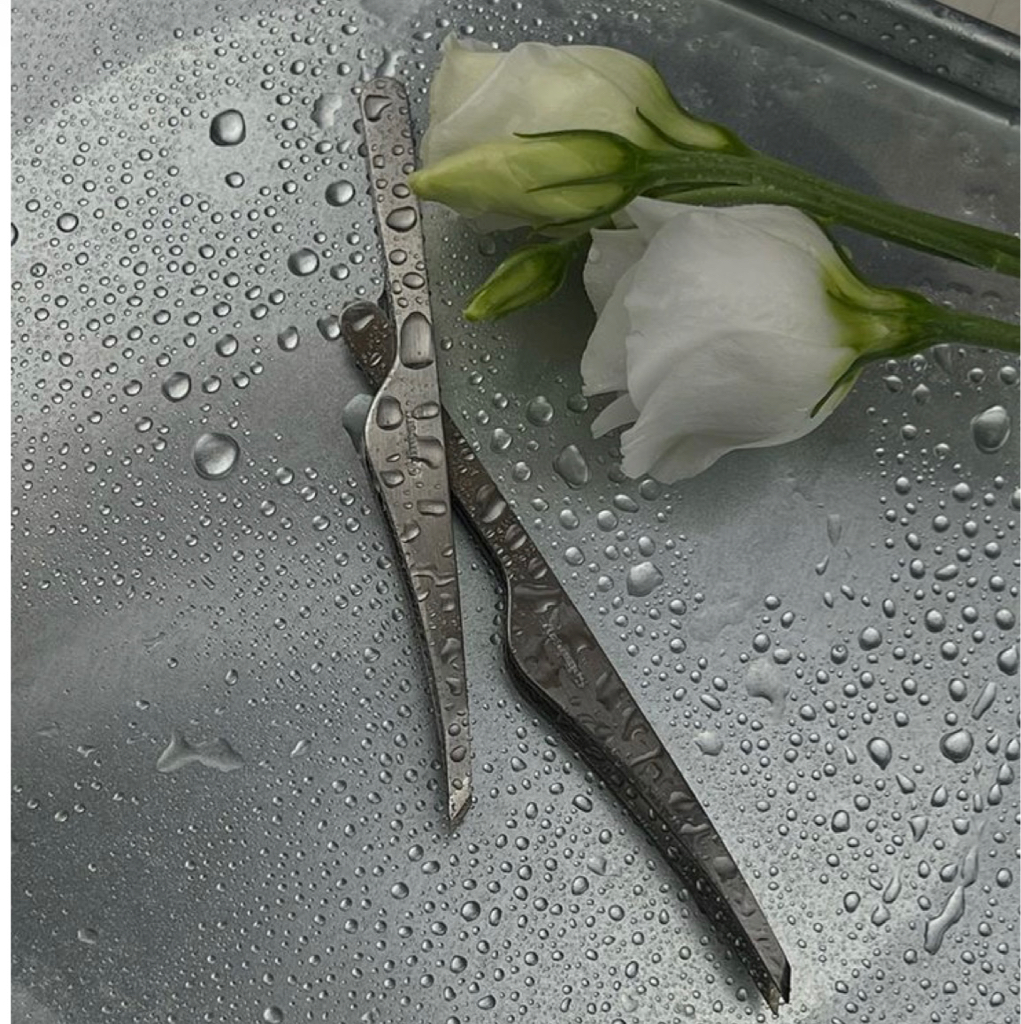 Коррекция бровей (воск пинцет)