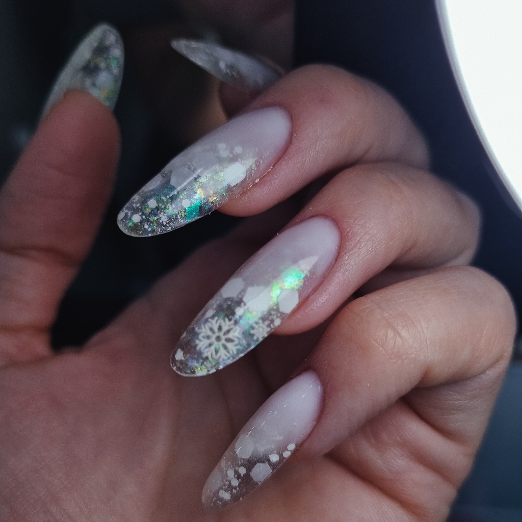 Коррекция нарощеных ногтей