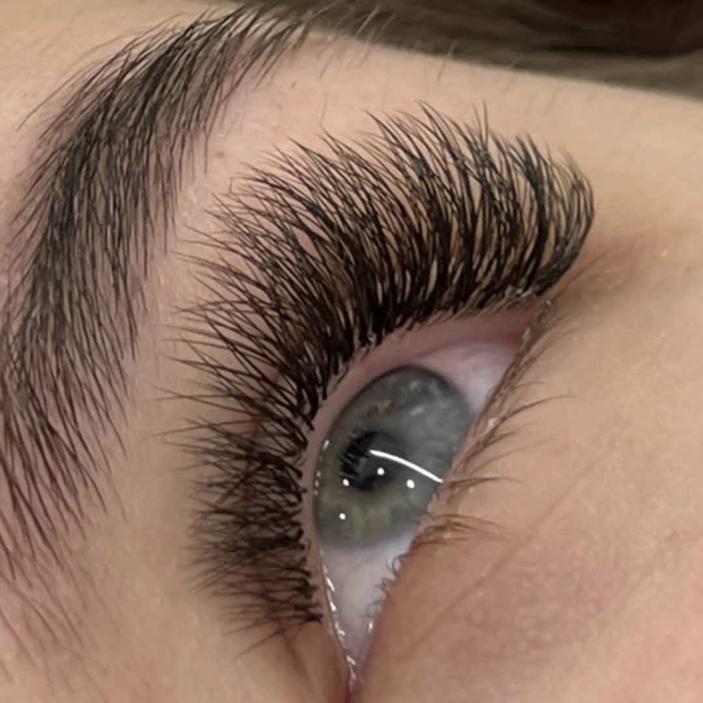 Наращивание ресниц 3D