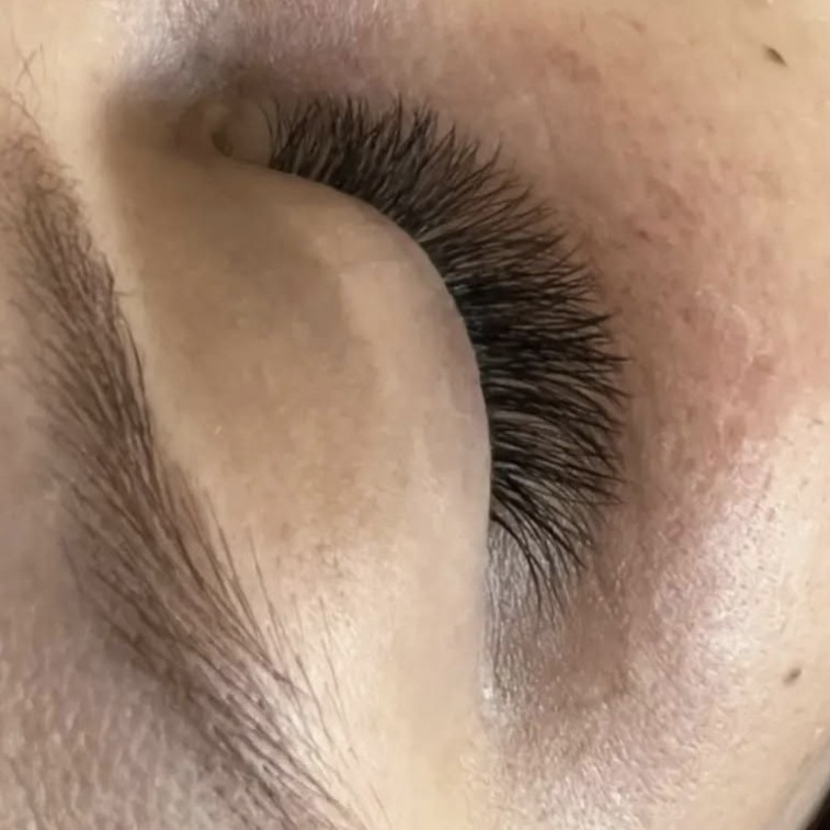 Наращивание ресниц классика