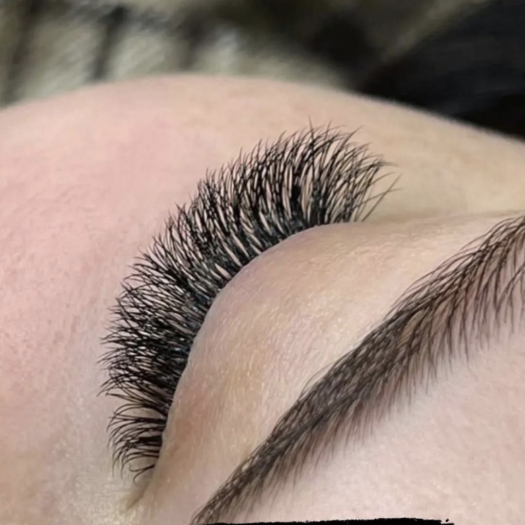 Наращивание ресниц ( коррекция)