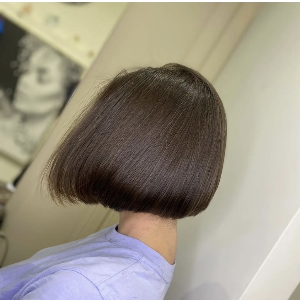 Женская стрижка (средние волосы)