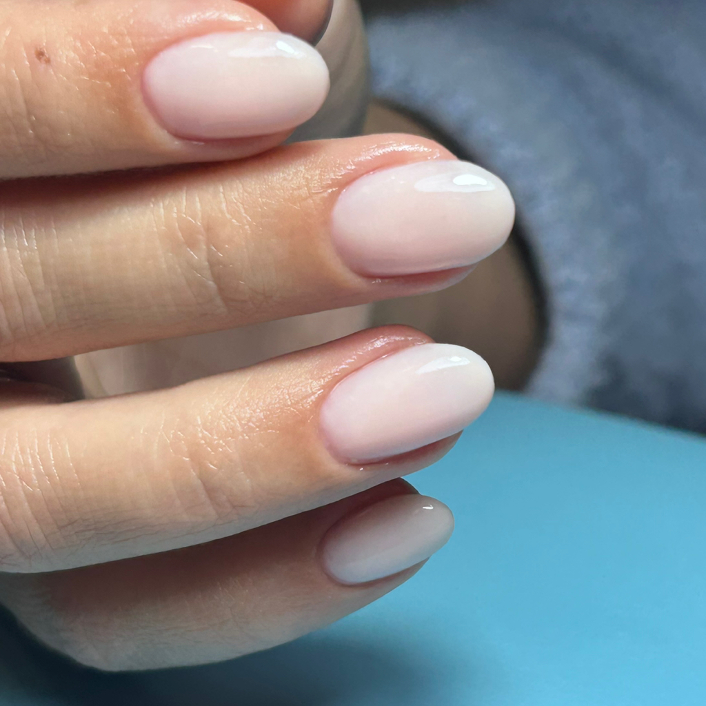 Маникюр и укрепление гелем