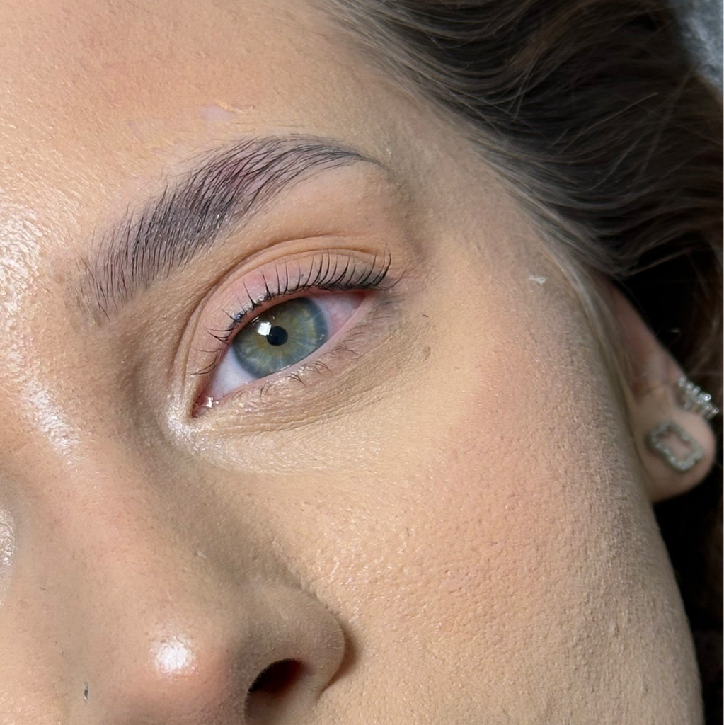 Ламинирование ресниц (Очищение и подготовка ресниц, подбор подходящего валика, ламинирование ресниц, окрашивание краской, уход)