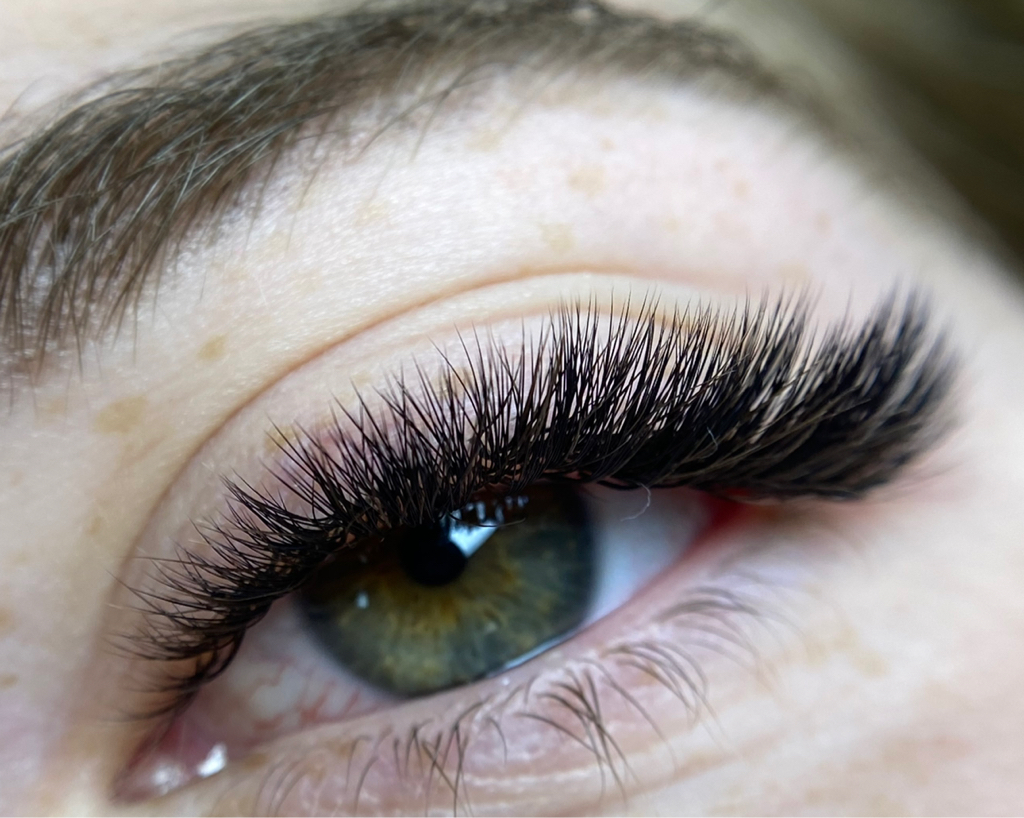 Наращивание ресниц 2-4Д