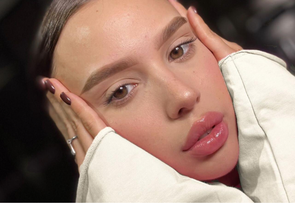 Коррекция бровей