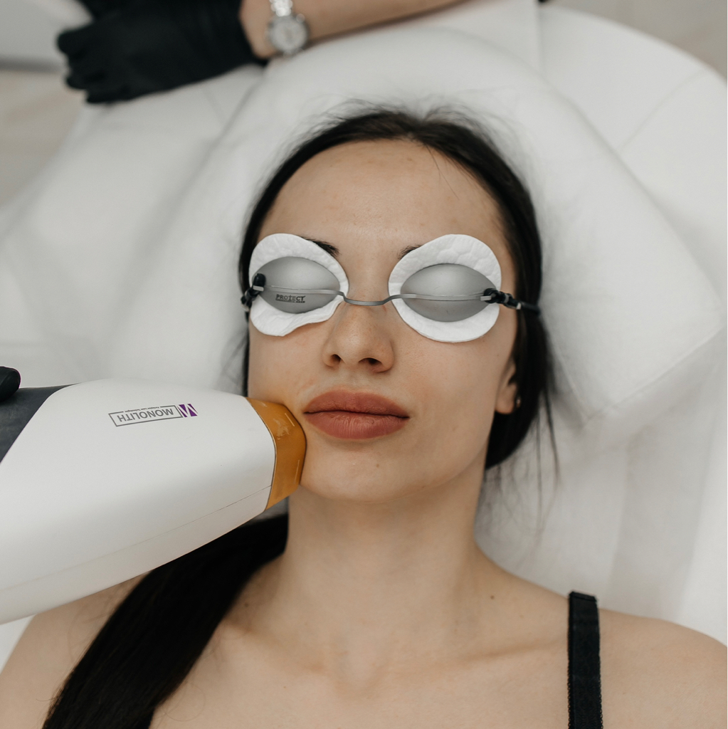 Лазерное осветление лица, шеи и декольте