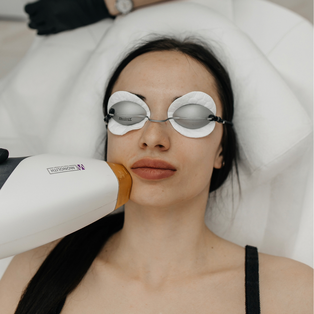 Лазерное омоложение лица, шеи и декольте