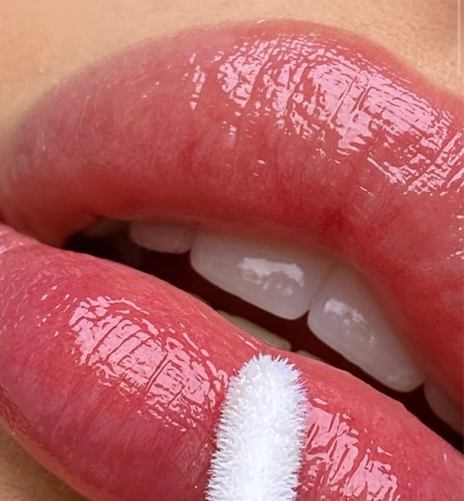 Перманентный макияж губ