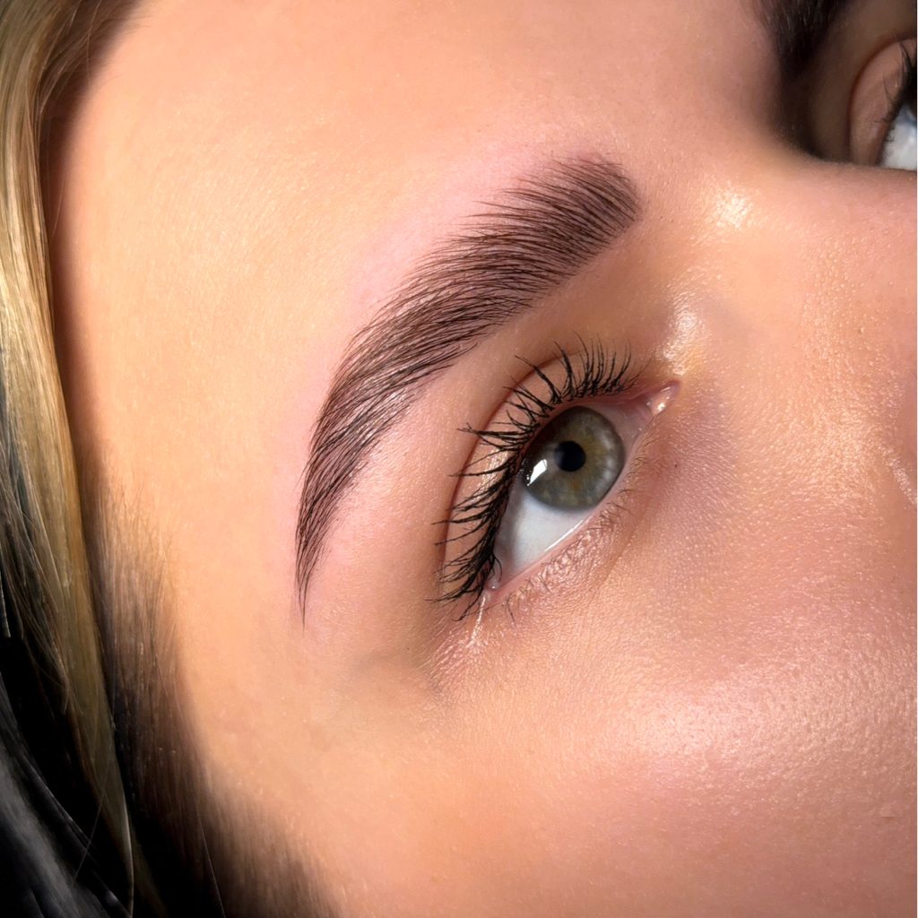 Долговременная укладка бровей с коррекцией и окрашиванием