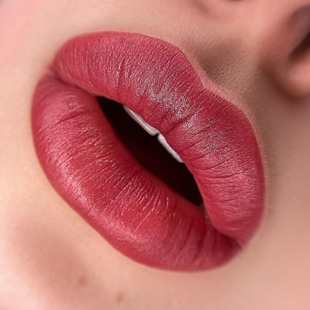 Перманентный макияж губ