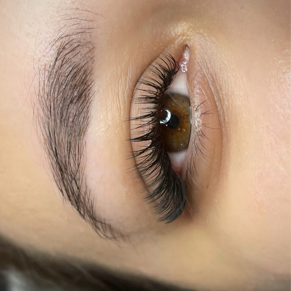 Классическое наращивание ресниц