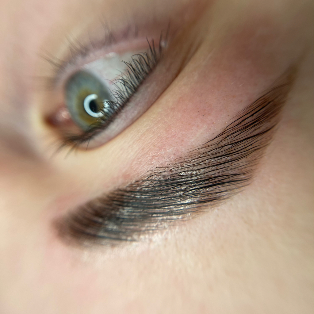 Долговременная укладка бровей (коррекция и окрашивание входят в стоимость)