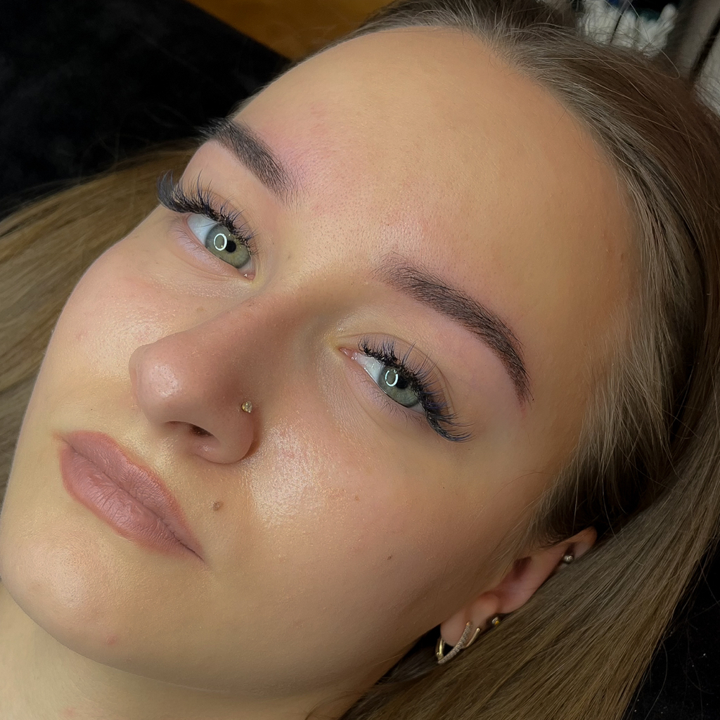 Перманентный макияж бровей