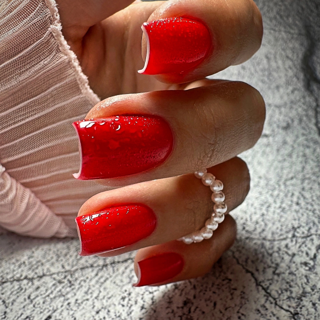 Маникюр + укрепление + покрытие гель-лак + при желании легкий дизайн (до 4х ногтей)