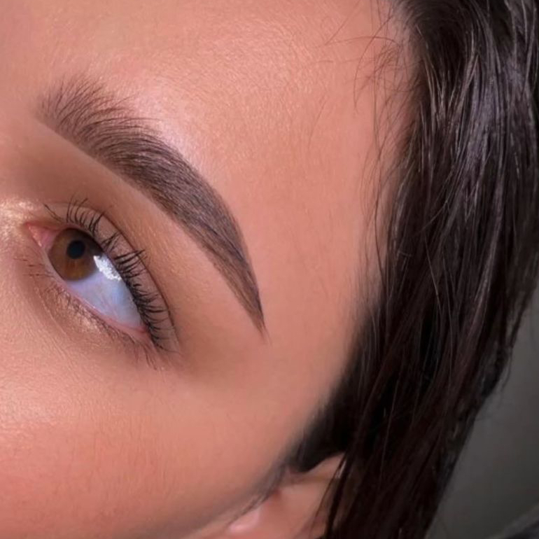 Коррекция и окрашивание бровей