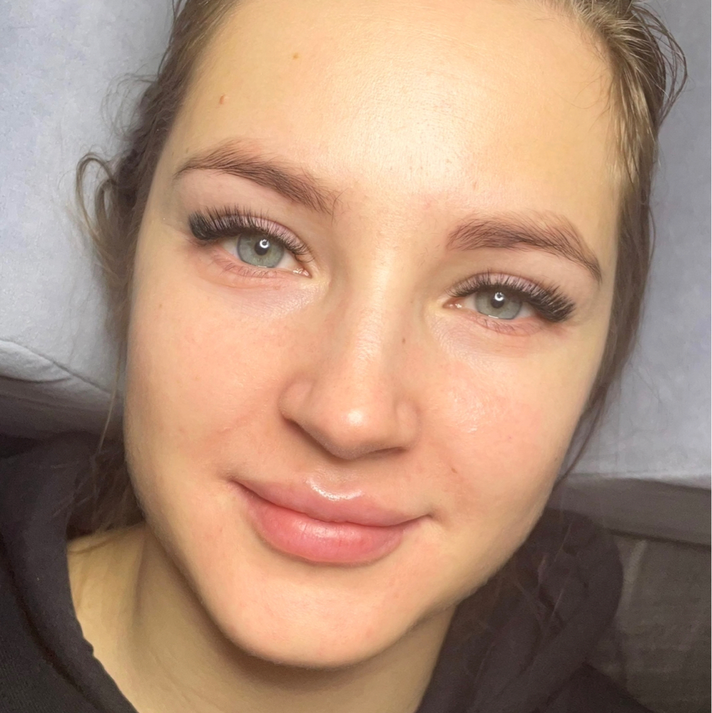 Наращивание ресниц 3D