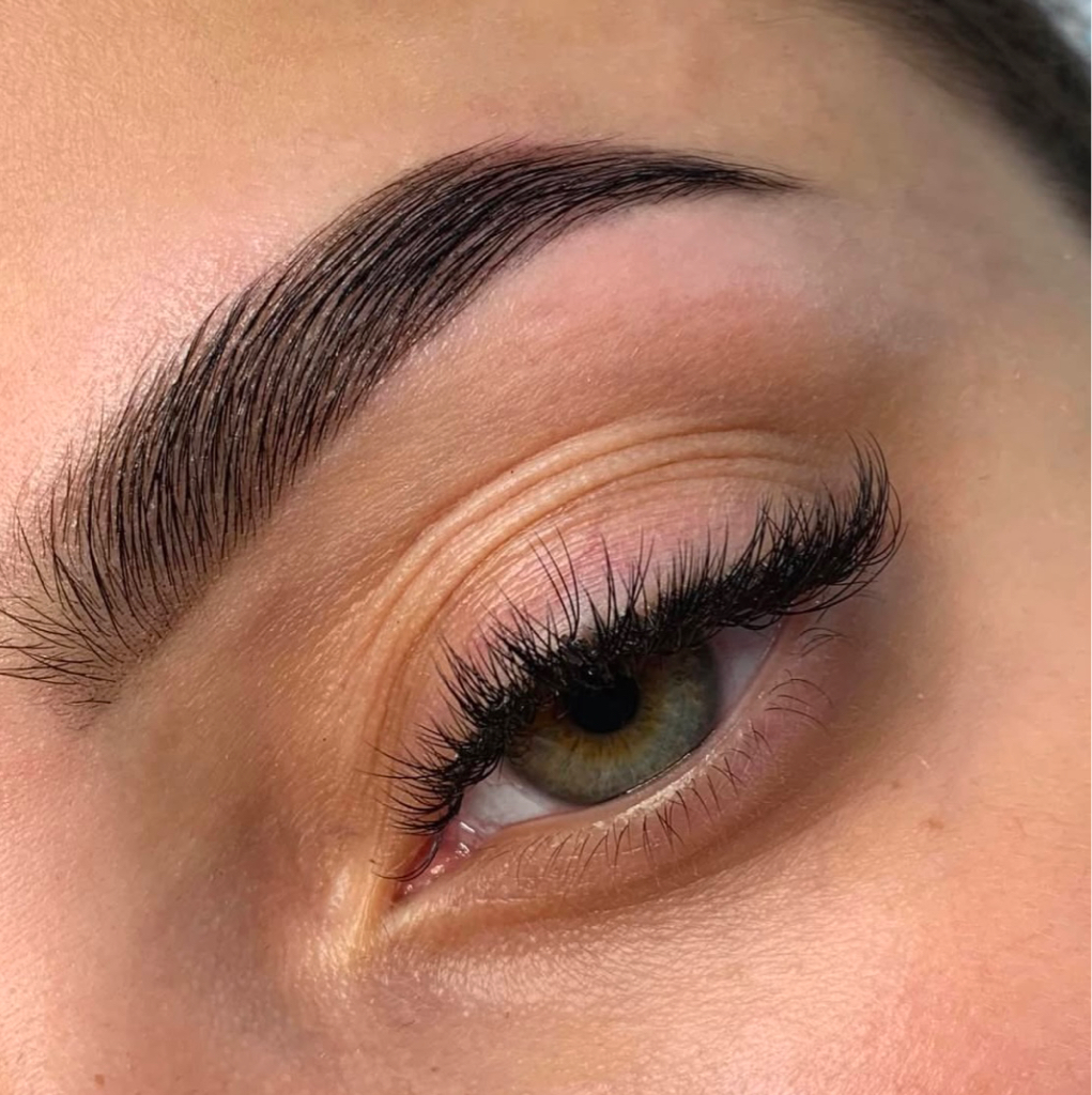 Окрашивание бровей