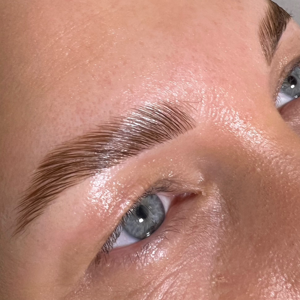 Осветление бровей