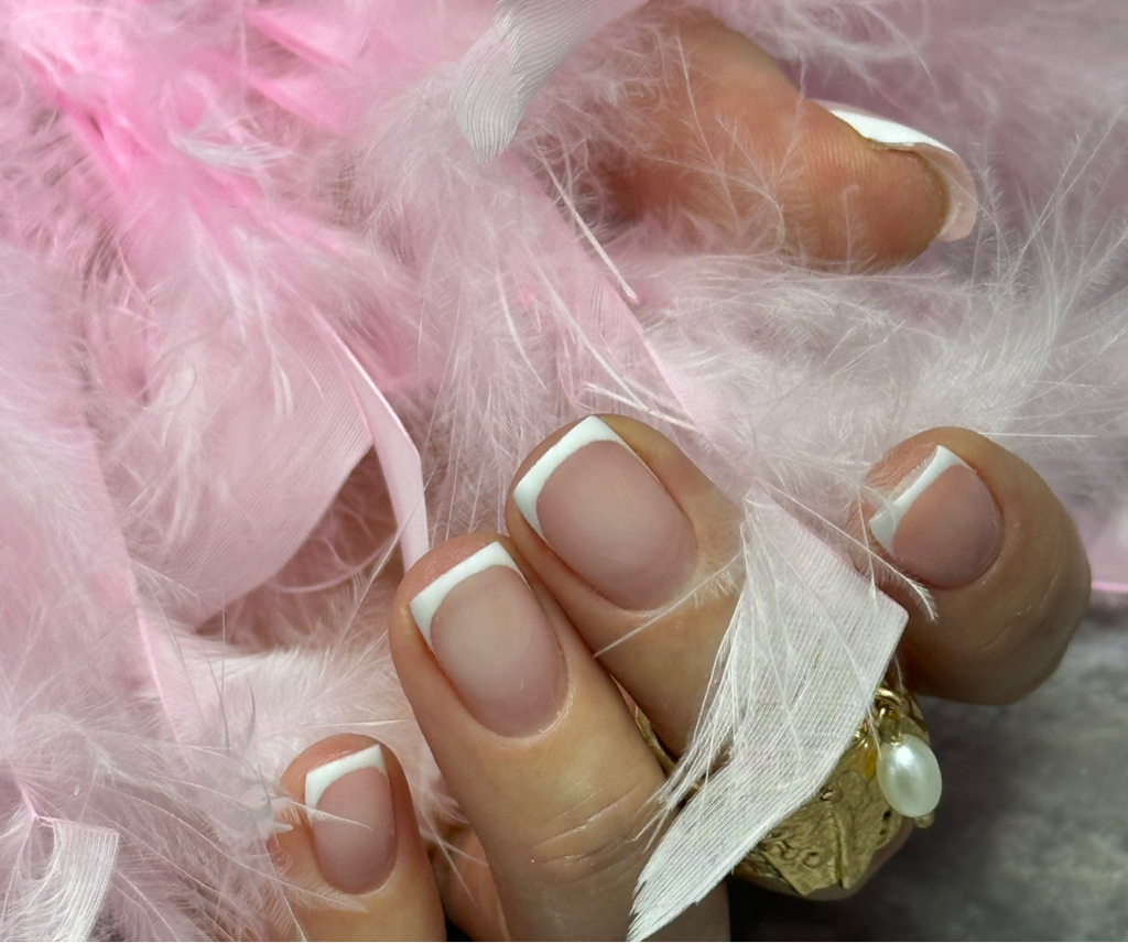 Маникюр + дизайн «Френч»