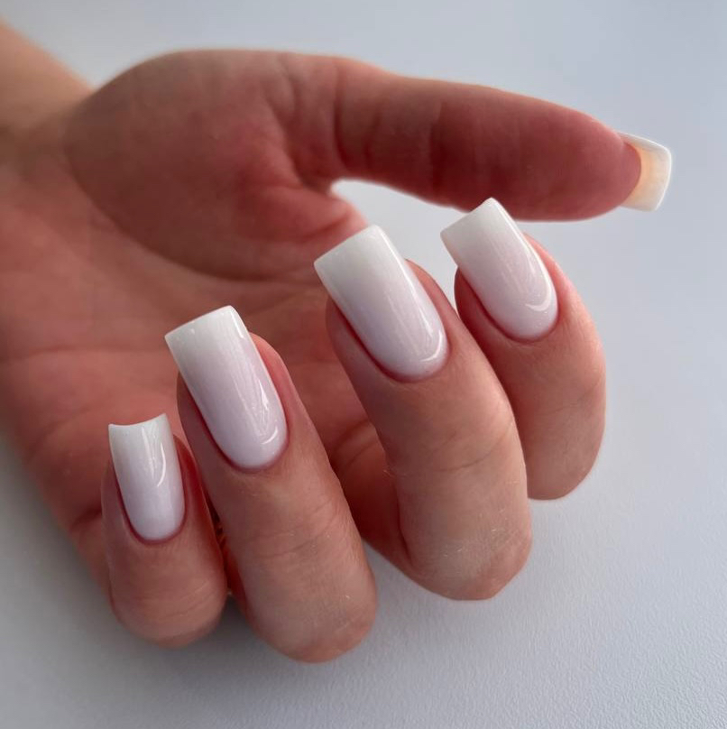 Маникюр-покрытие камуфлирующим гелем (нюдовые оттенки)