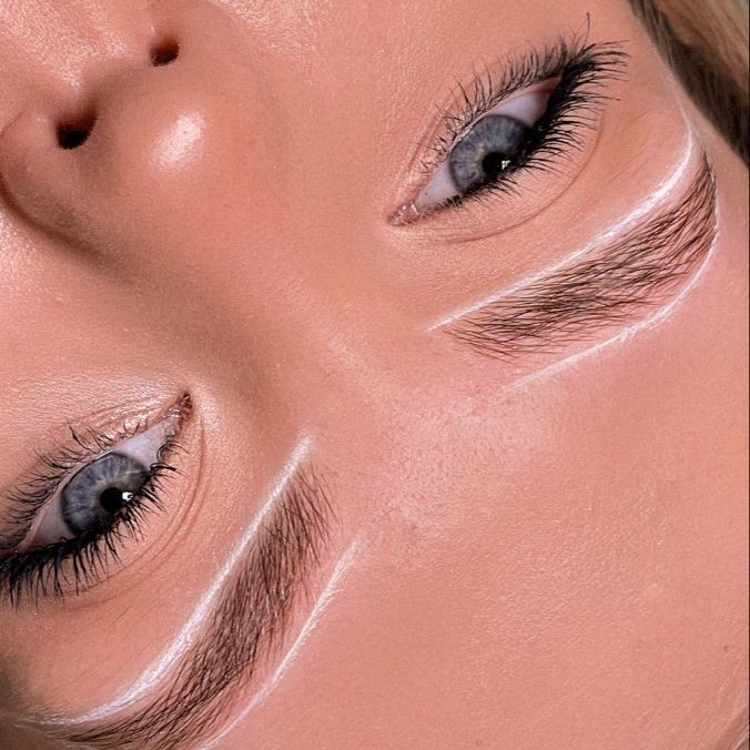 Коррекция бровей с окрашиванием