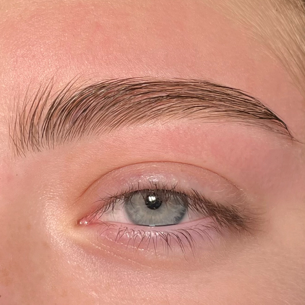 Коррекция бровей