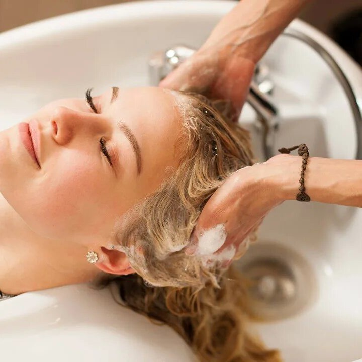 Мытье волос - короткие волосы