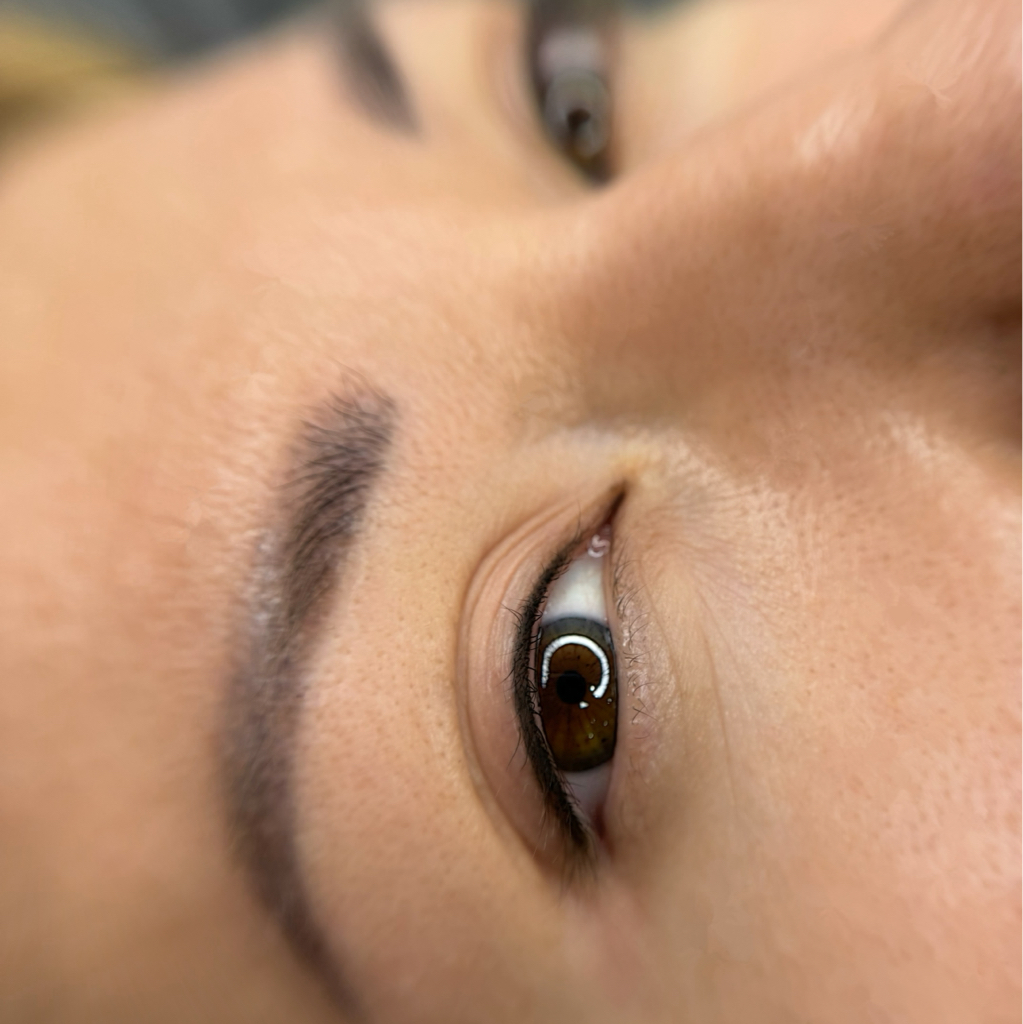 Перманентный макияж межресничного пространства