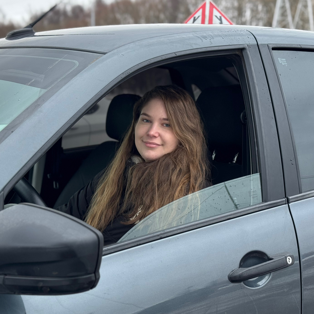 Королева Полина (Lada Granta МКПП)