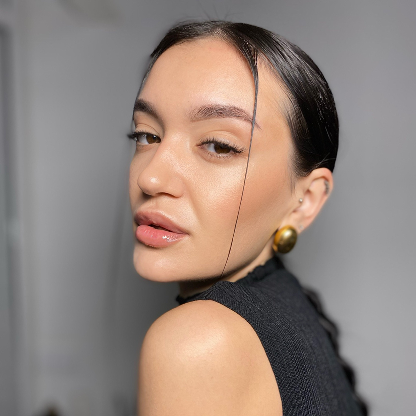 Коррекция внутри брови