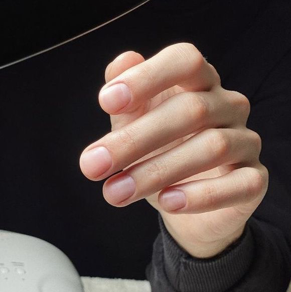 Мужской маникюр с покрытием базой