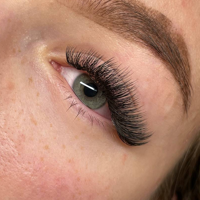 Наращивание ресниц 3D