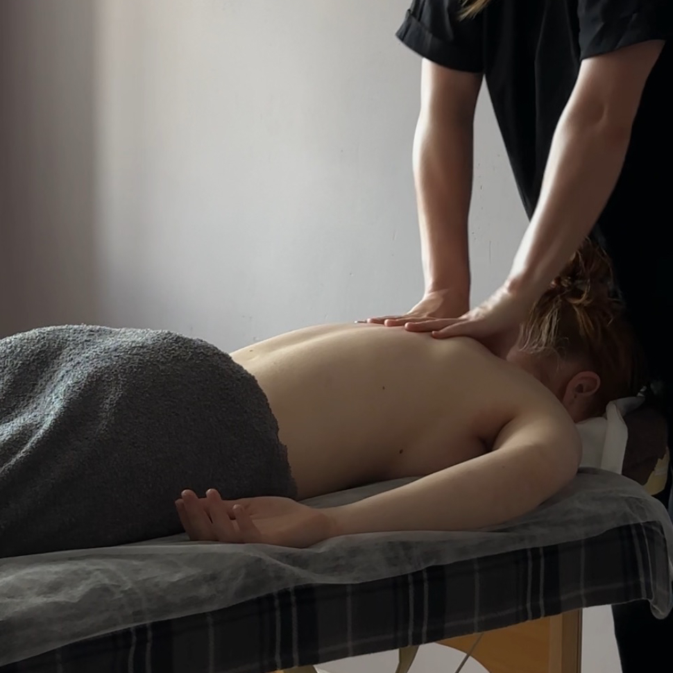 Массаж задней поверхности тела