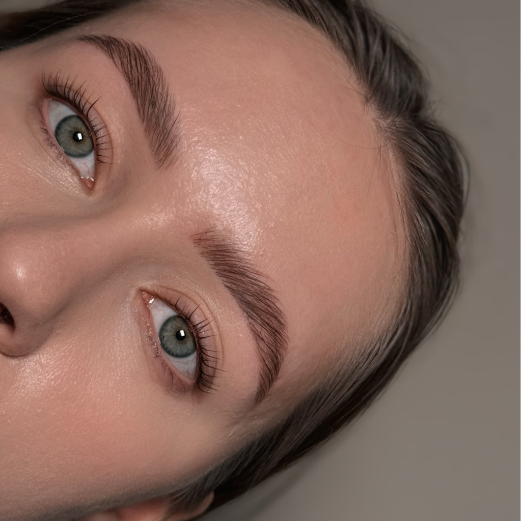 Комплекс 2 — ламинирование, коррекция и окрашивание бровей + ламинирование ресниц