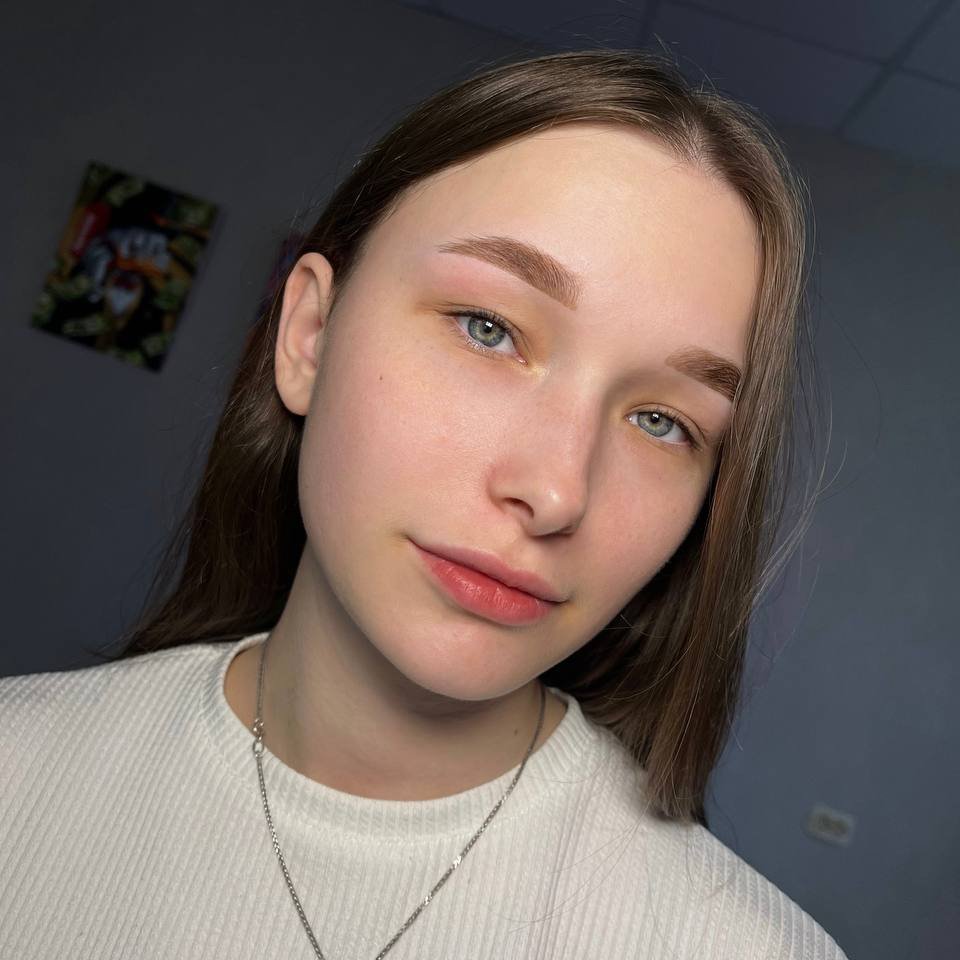 Окрашивание бровей с коррекцией