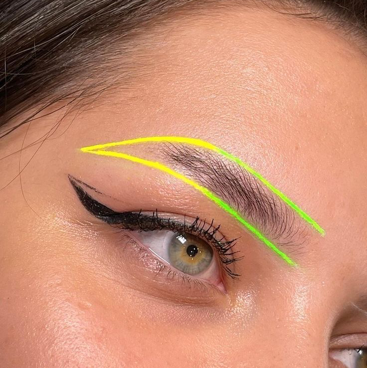 Перманентный макияж бровей