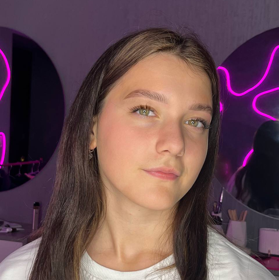 Коррекция бровей