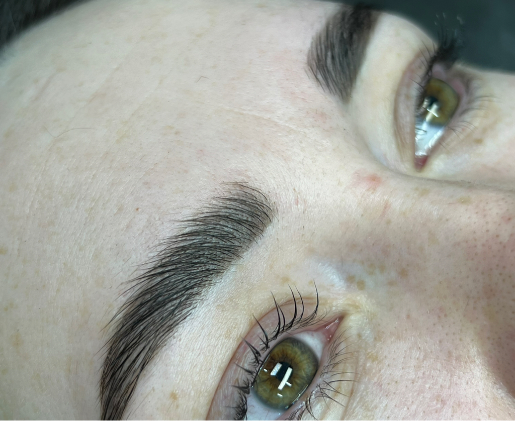 КОМПЛЕКС
Ламинирование ресниц + бровей (окрашивание, ботокс входят в процедуру)