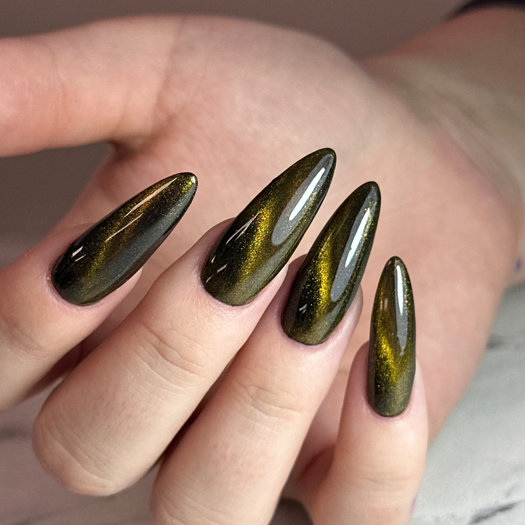 Форма «Миндаль/Стилет» при длине от 2 и длиннее.