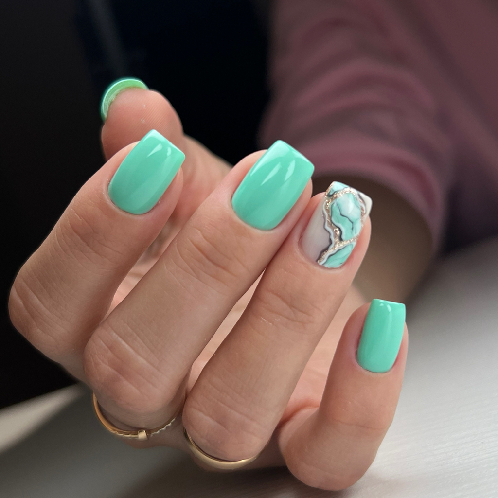 Маникюр с покрытием