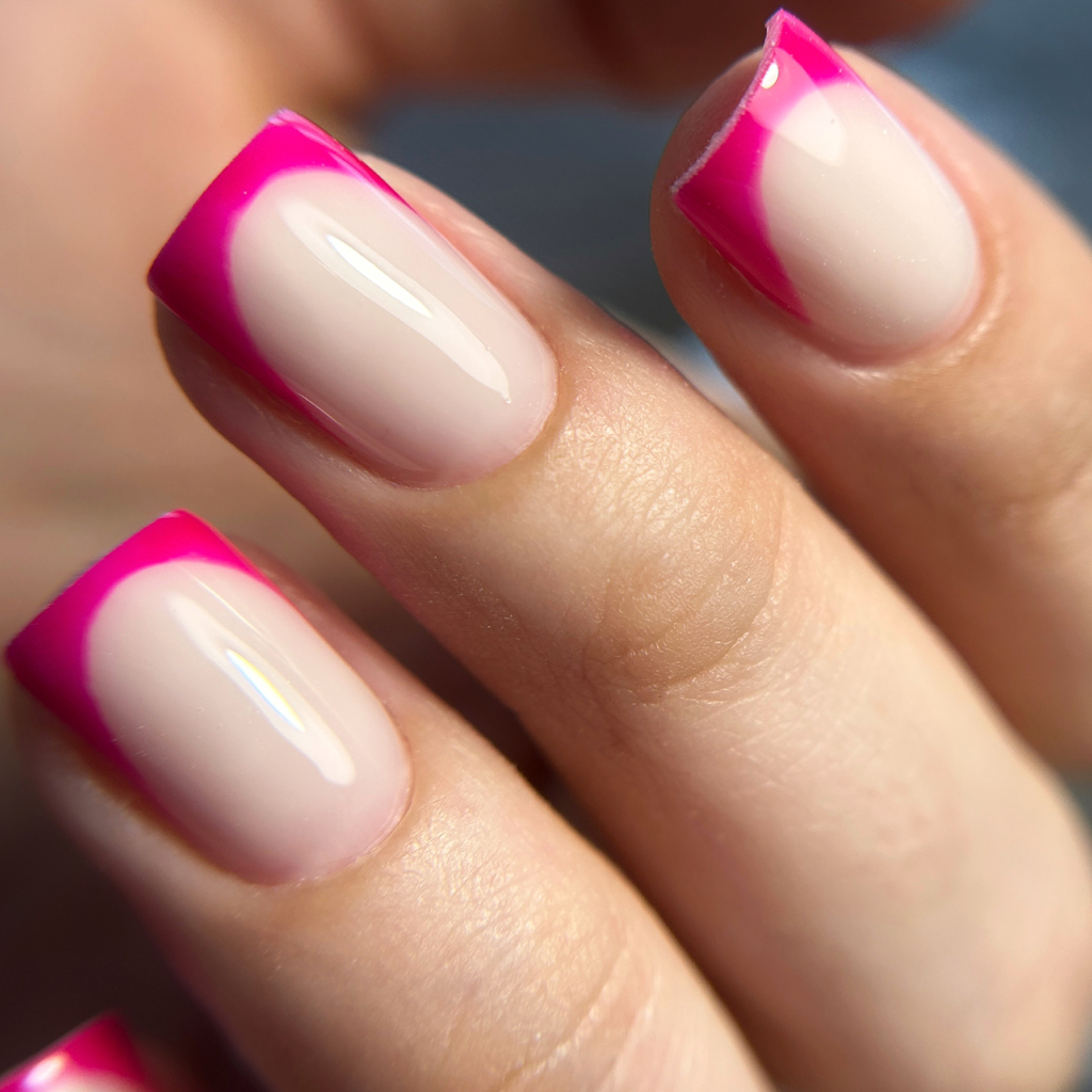 Маникюр с покрытием френч