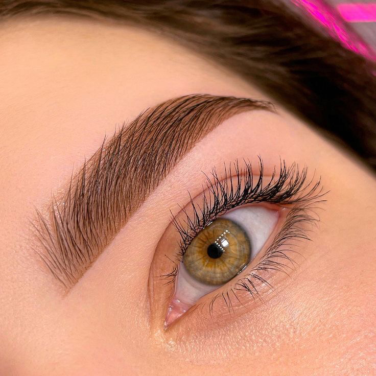 Оформление бровей краской