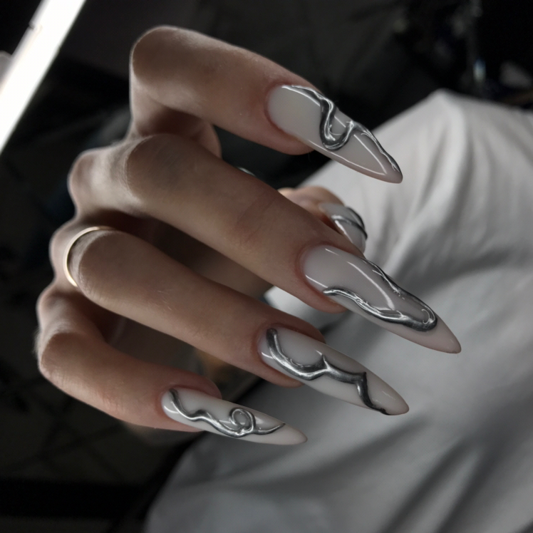 Наращивание длинных ногтей