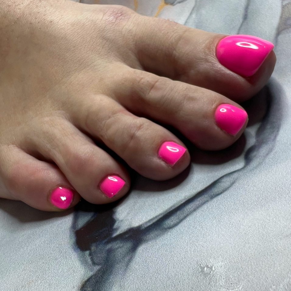 Педикюр пальцев и стопы  с покрытием (гель-лак или лак)