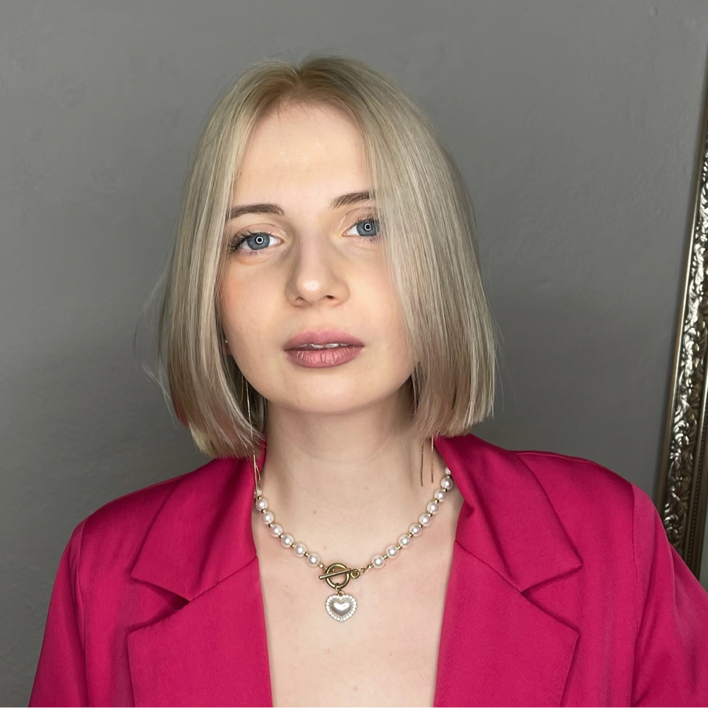 Женская стрижка ( ВЫБИРАЕТСЯ ТОЛЬКО при любом окрашивании -30% от основной стоимости)
*не для КУДРЯВЫХ