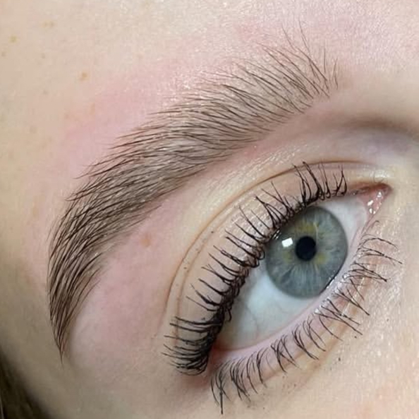 Коррекция бровей с окрашиванием