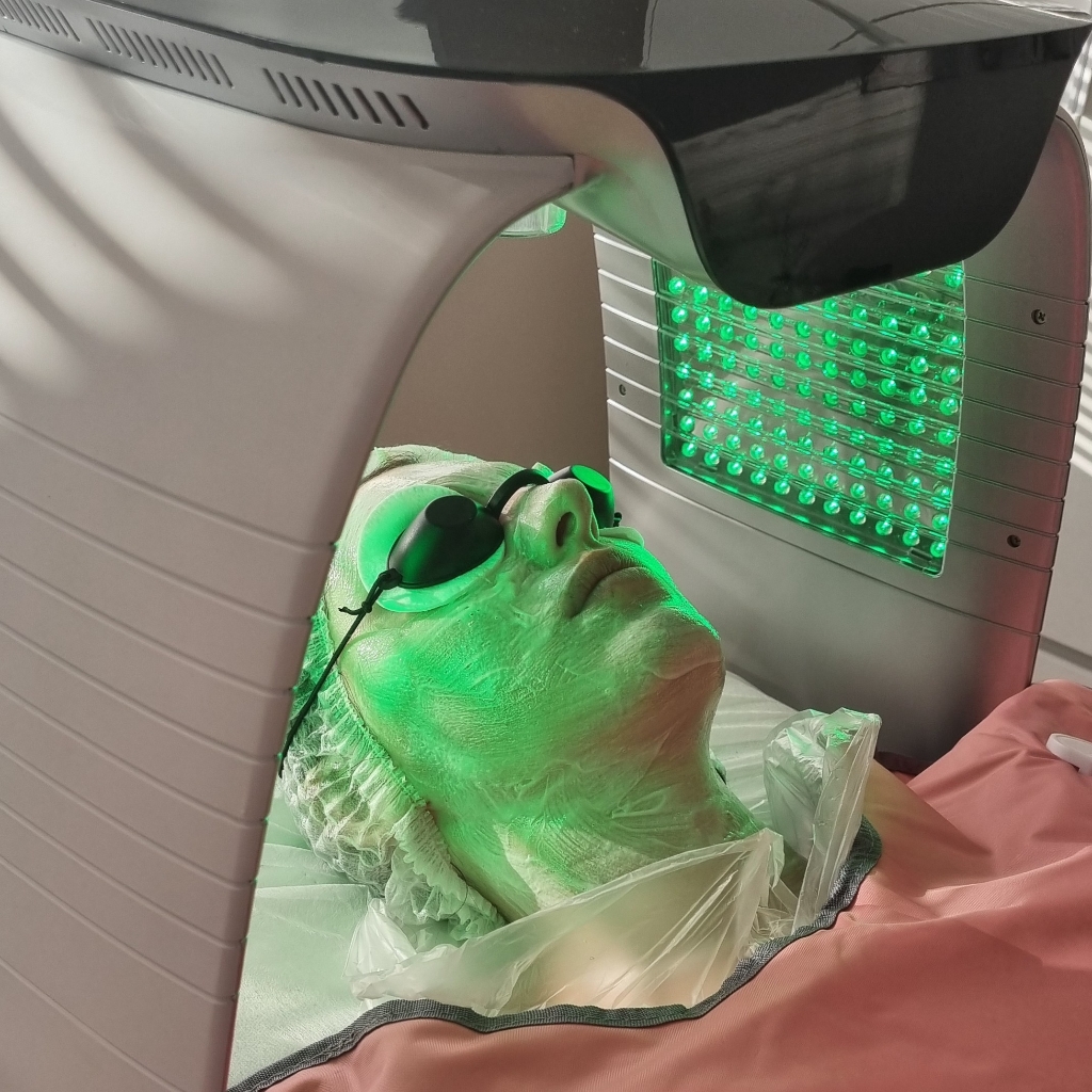 LED процедура (фото терапия лицо/шея ) Дополнительно к процедурам.