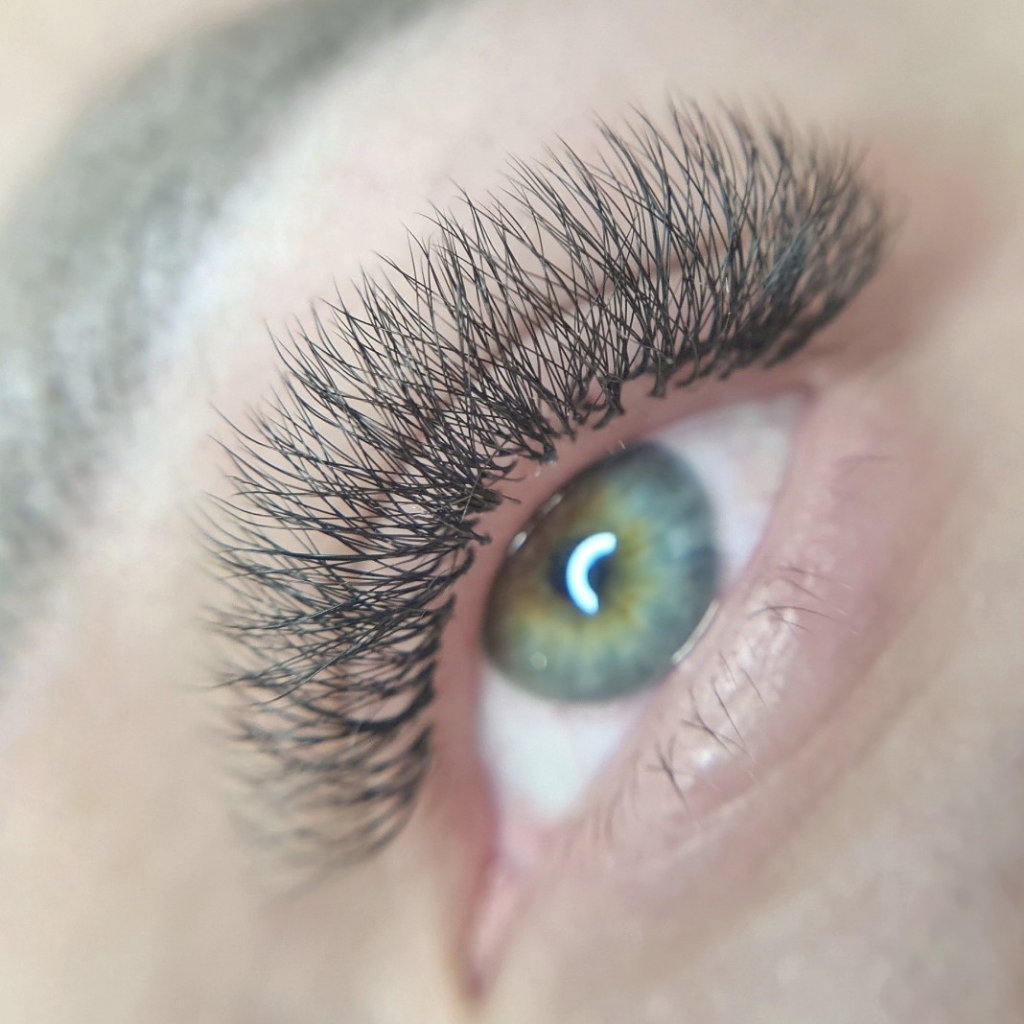 4D (наращивание ресниц)