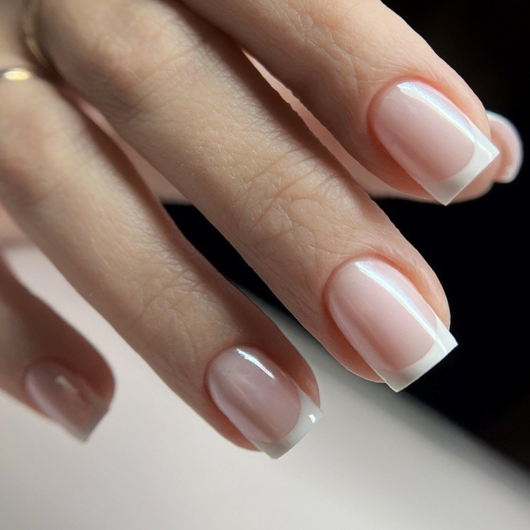 Маникюр с покрытием френч/втирка